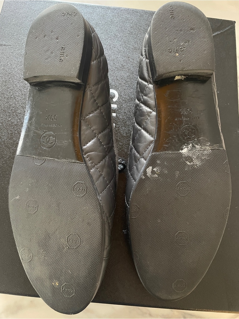 CHANEL Black Quilted Leather Ballet Flats with Bow and CC Emblem - Picture 6 of 7